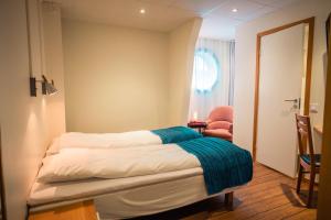 Voodi või voodid majutusasutuse Fridas Hotell toas