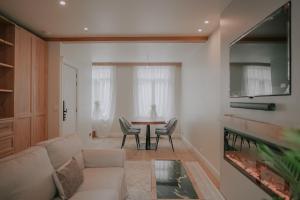 Χώρος καθιστικού στο The Lovelace Residence by Threads of Time Hotel Bruges