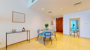 Снимка в галерията на TRPS - Saba Tower 2, Jumeirah Lake Towers - 1BR Furnished Apartment - Close to Metro в Дубай