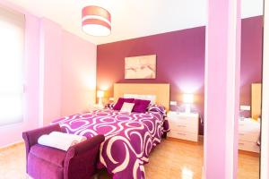 En eller flere senge i et værelse på Playa de Levante, Céntrico y Parking - by Aloha Palma