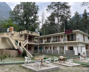 Nespecifikovaný výhled na hory nebo výhled na hory při pohledu z hotelu