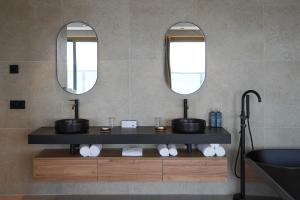 Zdjęcie z galerii obiektu Marins Suites - Adults Only Hotel w Cala Millor