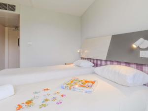 Postel nebo postele na pokoji v ubytování greet hôtel Annecy Cran-Gevrier by Accor