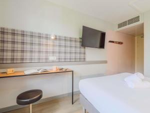 TV a/nebo společenská místnost v ubytování greet hôtel Annecy Cran-Gevrier by Accor