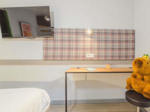 TV a/nebo společenská místnost v ubytování greet hôtel Annecy Cran-Gevrier by Accor