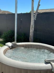 a circular hot tub in a backyard with a tree at Casita Las Palmeras 3 in Cádiz +5 photos