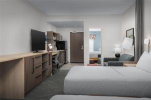Home2 Suites By Hilton Tooele客房内的一张或多张床位
