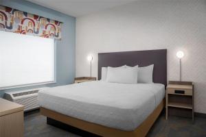 Home2 Suites By Hilton Tooele客房内的一张或多张床位