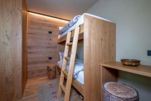 Postel nebo postele na pokoji v ubytování Comfort Apartment Dimaro by Varental