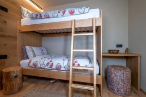 Postel nebo postele na pokoji v ubytování Comfort Apartment Dimaro by Varental + 37 fotografií