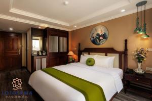Voodi või voodid majutusasutuse Lotusama Central Hanoi Hotel toas