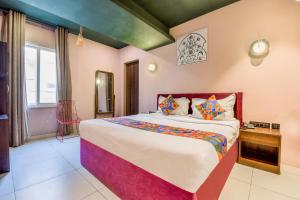 Postel nebo postele na pokoji v ubytování FabHotel The Rajmani