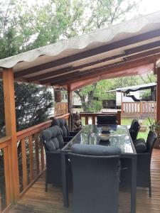 a patio with a table and chairs on a deck at MOBILHOME 4 places in Sainte-Croix-de-Verdon