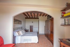 Postel nebo postele na pokoji v ubytování Casa Marlèn - Medieval Borgo & pool - ItalyWeGo + 36 fotografií