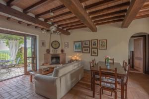 Posezení v ubytování Casa Marlèn - Medieval Borgo & pool - ItalyWeGo