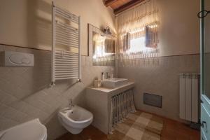 Koupelna v ubytování Casa Marlèn - Medieval Borgo & pool - ItalyWeGo