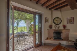Zahrada ubytování Casa Marlèn - Medieval Borgo & pool - ItalyWeGo