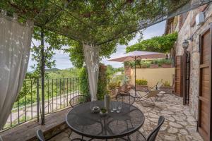 Balkón nebo terasa v ubytování Casa Marlèn - Medieval Borgo & pool - ItalyWeGo