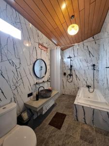 Koupelna v ubytování Istana Ombak Eco Resort