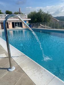 Bazén v ubytovaní Residence Hotel Edy alebo v jeho blízkosti