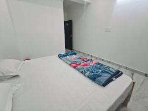 Ένα ή περισσότερα κρεβάτια σε δωμάτιο στο Non AC Room With Shared lounge