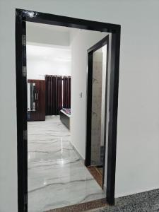 Φωτογραφία από το άλμπουμ του Non AC Room With Shared lounge σε Λάκναου