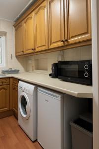 Kuchyň nebo kuchyňský kout v ubytování Elegant & Cozy 3 Bed End Terraced Stay