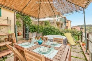 Un balcón o terraza en Laya Marina, Terre Marine 8 fotos más