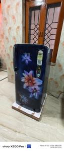 Televisyen dan/atau pusat hiburan di 2BHk apt near iskcon temple