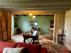 Gallery image of 2 chambres, piscine et calme, Sud Charente in Bardenac