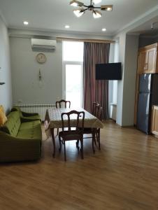 Χώρος καθιστικού στο Two bedroom apartment Mikheil