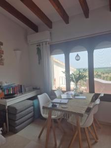 a living room with a table and chairs and a couch at Casa Linda in Monte Pego