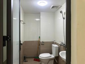 Ein Badezimmer in der Unterkunft nhatroduytan