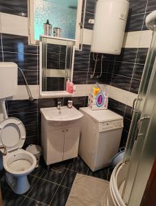 Koupelna v ubytování Apartman Sutjeska + 23 fotografií