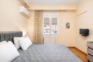 Ένα ή περισσότερα κρεβάτια σε δωμάτιο στο Tony Cosy new apartment near Pontikonisi - Parking +12 φωτογραφίες