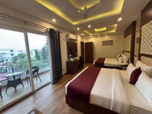 Postel nebo postele na pokoji v ubytování Hotel MJ Ghai Residency