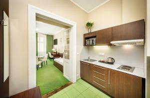 Küche/Küchenzeile in der Unterkunft Martin Hotel Prague