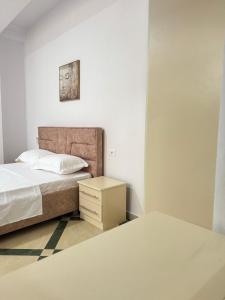 Postel nebo postele na pokoji v ubytování LM Murati Hotel