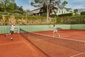 Tenis a/nebo squash v ubytování Adria Apartments - Hotel & Resort Adria Ankaran nebo okolí