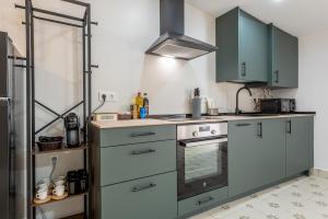 Kuchyňa alebo kuchynka v ubytovaní Bettatur Apartaments Rera Sant Domenech
