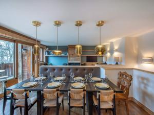 Fotografia z galérie ubytovania Duplex rénové au cœur de Megève, 3 chambres, cheminée, terrasse, équipements modernes. - FR-1-569-72 v destinácii Megève