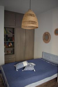 Postel nebo postele na pokoji v ubytování Platamon Boho Apartment- Με θέα την θάλασσα