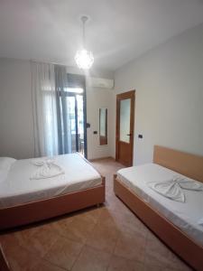Postel nebo postele na pokoji v ubytování Zina Rooms 1 minute away from the beach