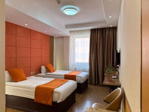 Ένα ή περισσότερα κρεβάτια σε δωμάτιο στο New World Hotel