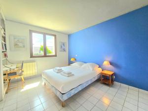 Ένα ή περισσότερα κρεβάτια σε δωμάτιο στο Le Ligno, Maison Néo-bretonne mer et plages