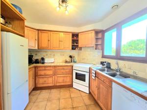 Η κουζίνα ή μικρή κουζίνα στο Le Ligno, Maison Néo-bretonne mer et plages