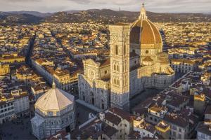 an aerial view of a city with a cathedral at Deservi Charming Apartments in Florence