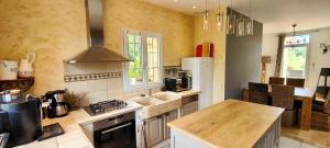 Η κουζίνα ή μικρή κουζίνα στο House 5p with garden near the sea