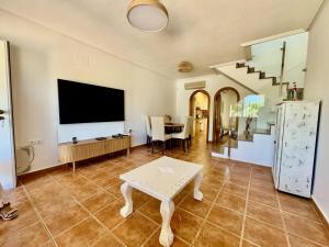 Telewizja i/lub zestaw kina domowego w obiekcie Casa Sol, Relax y Mar - a 5 min de la playa - Torre de la Horadada