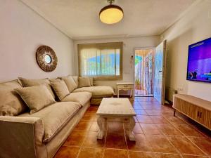 Telewizja i/lub zestaw kina domowego w obiekcie Casa Sol, Relax y Mar - a 5 min de la playa - Torre de la Horadada